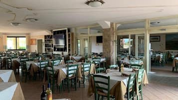 Tägliches einheimisches Frühstück (6 EUR pro Person)