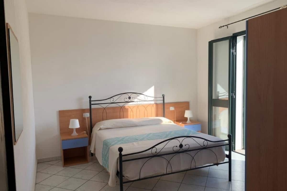 Deluxe Apartment, 1 Bedroom | 1 bedroom, minibar, desk, bed sheets
