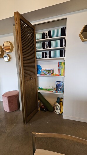 Interior - Lake views, backyard oasis, minute from beach, private, late-century modern home (Kaleden)