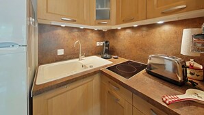 Unclassified image, 4 of 18, button - Charming Studio, Ski-In/Out, Sleeps 4, Balcony View, Parking, Near Village Center (Le Grand-Bornand)