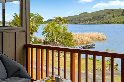 Escape to the Lake - Lake Rotoiti Bach