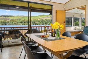 Dining - Escape to the Lake - Lake Rotoiti Bach (Lake Rotoiti)