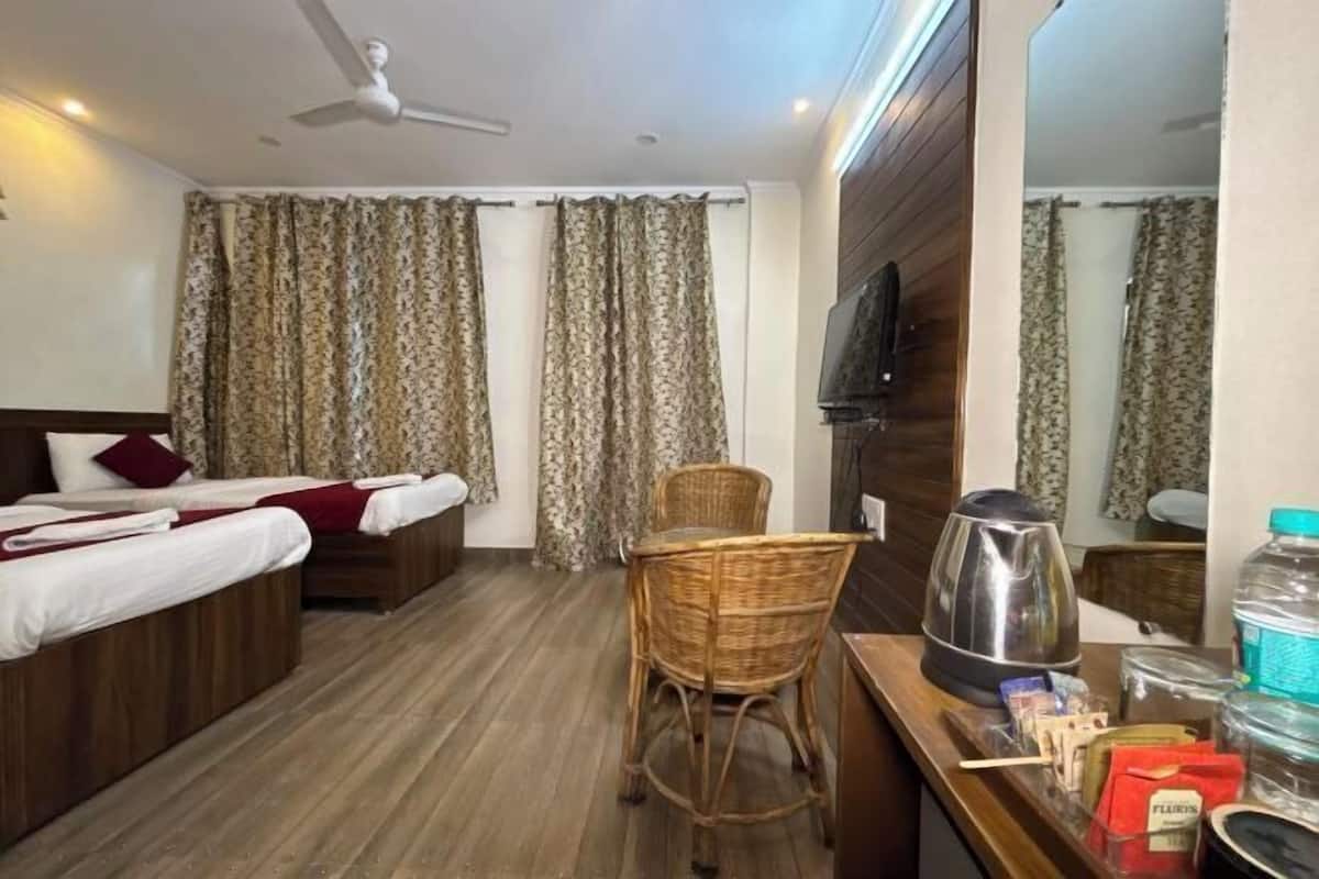 WiFi (free), bed sheets