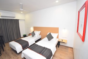 Camera con letto matrimoniale o 2 letti singoli | Una cassaforte in camera, Wi-Fi gratuito