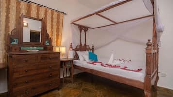 Free cots/infant beds, free WiFi, bed sheets