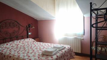 1 quarto, berço de viagem, Wi-Fi de cortesia, roupa de cama