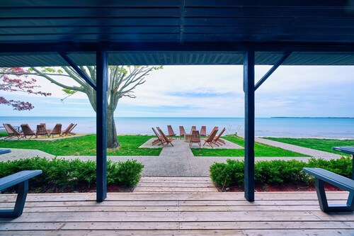 Cottage 16: Beachfront Cottage Escape