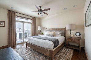 4 bedrooms, iron/ironing board, travel cot, free WiFi - Emerald View | Luxe Decor & Mtn Modern Design | Tons of Room & Storage (Steamboat Springs)