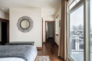 4 室のベッドルーム、アイロン / アイロン台、旅行用ベビーベッド、WiFi (無料)