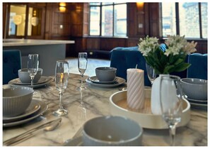 Superior Apartment | In-room dining - 16 Queen Avenue (Liverpool)