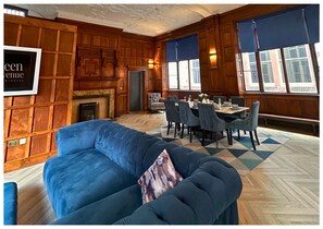 Superior Apartment | Living area | 46-inch flat-screen TV with digital channels, TV, Netflix - 16 Queen Avenue (Liverpool)