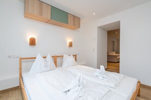 Espace de travail pour ordinateur portable, fer et planche à repasser