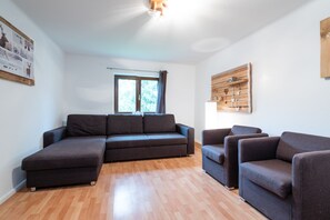 Basic Apartment (1OG Alpenrose) | Living room
