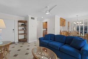 TV - Gorgeous Direct Ocean View from Nearly Every Room in this 1/1 Getaway! (New Smyrna Beach)