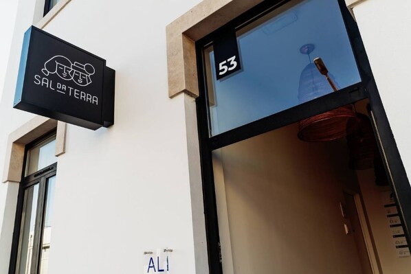 تفاصيل الفندق من الخارج