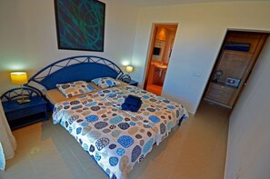 2 slaapkamers, een strijkplank/strijkijzer, reisbedje, gratis wifi