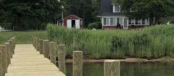 WATERFRONT GETAWAY- Charming Waterfront Cottage on St Clements Bay