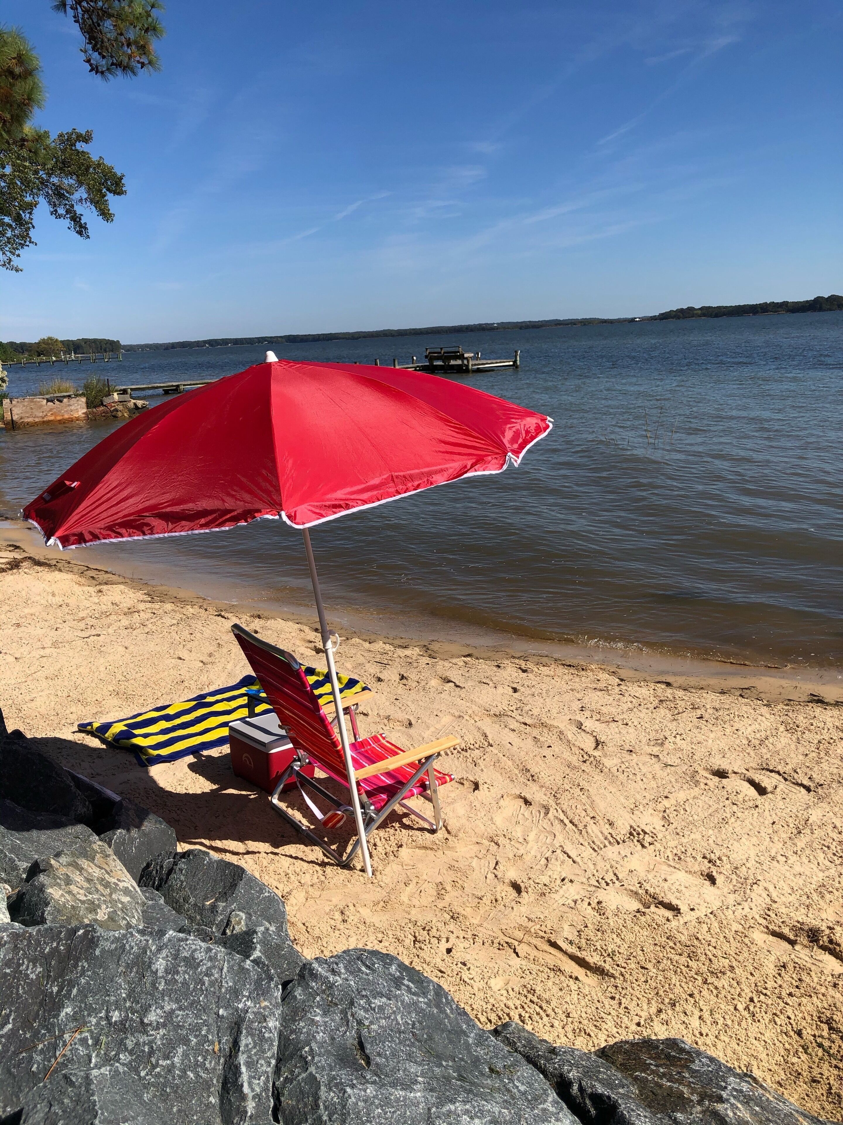 Beach nearby, sun-loungers, beach towels