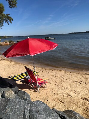 Beach nearby, sun-loungers, beach towels