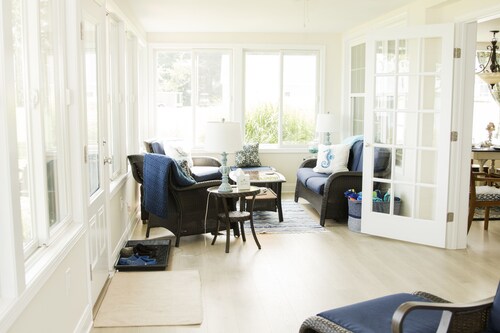 WATERFRONT GETAWAY- Charming Waterfront Cottage on St Clements Bay