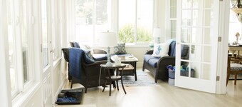 WATERFRONT GETAWAY- Charming Waterfront Cottage on St Clements Bay