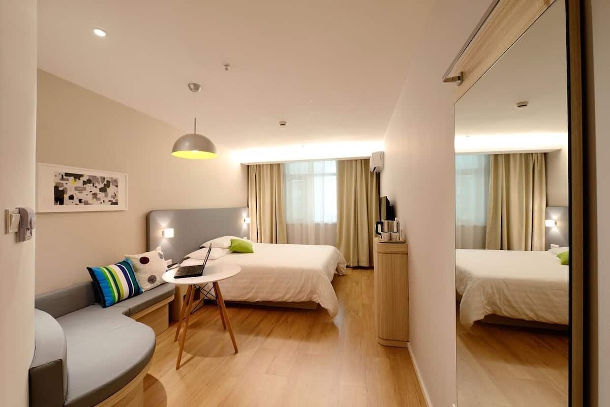 1 chambre, bureau, rideaux occultants, fer et planche Ă repasser