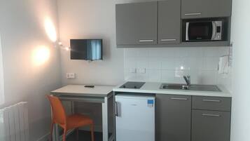 Fridge, microwave, stovetop, electric kettle