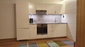 Fridge, oven, stovetop, coffee/tea maker - Modern, quiet living at the foot of the Alb (Bad Boll)