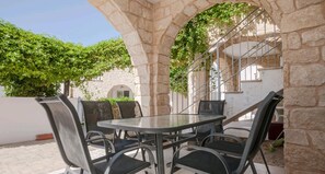Apartment | Outdoor dining - Spacious and Modern 2 bed Apartment in Peyia (Pegeia)