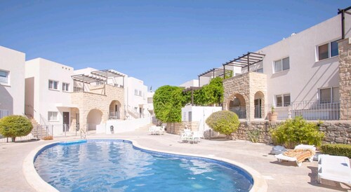 Spacious and Modern 2 bed Apartment in Peyia