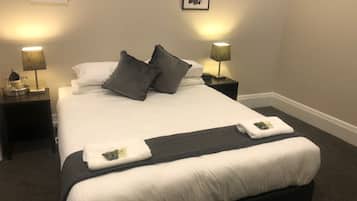 Basic Double Room - Shared Bathroom | Bed sheets