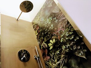 Dusche, Haartrockner, Bidet, Handtücher