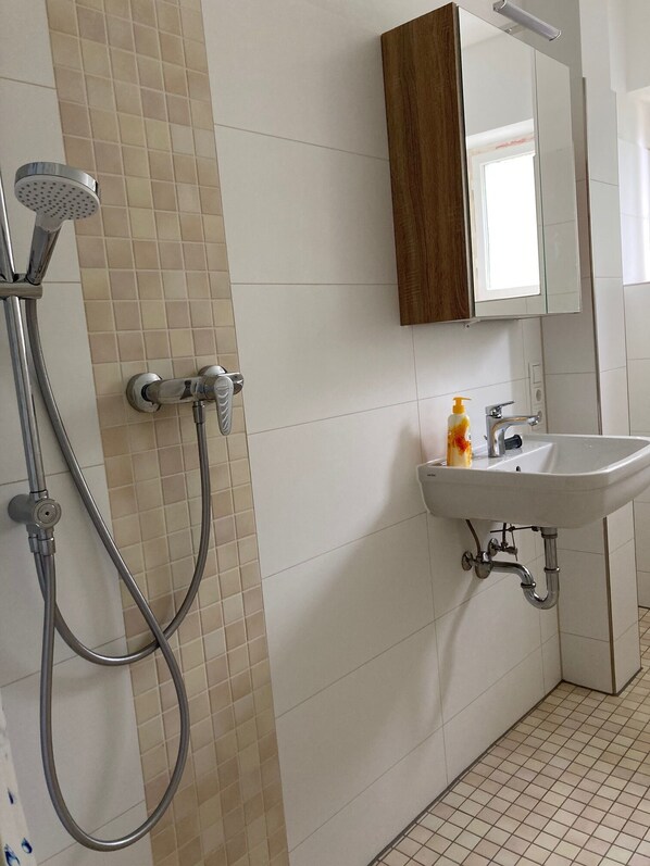 Handtücher, Seife, Toilettenpapier