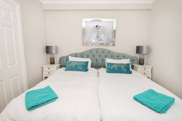 2 habitaciones, tabla de planchar con plancha, cuna de viaje y wifi 