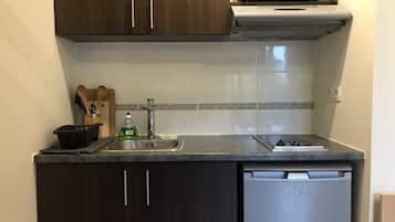 Geladeira, micro-ondas, cooktop, chaleira elétrica