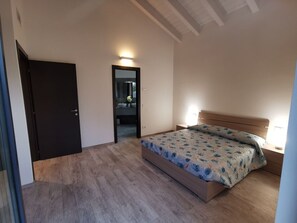 4 camere, ferro/asse da stiro, culla da viaggio, Wi-Fi gratuito