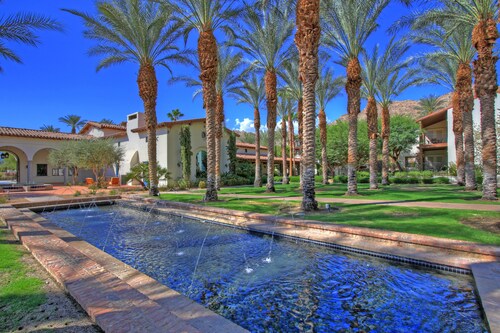 Beautifully Remodeled Villa LQ160 LIC#260596