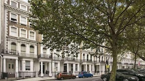 Apartment | Exterior - Inviting 2-bed Apartment in London (London)