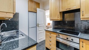 Apartment | Private kitchen - Inviting 2-bed Apartment in London (London)