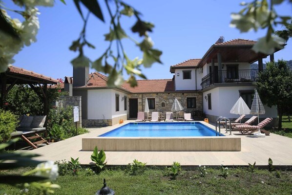 Utomhuspool