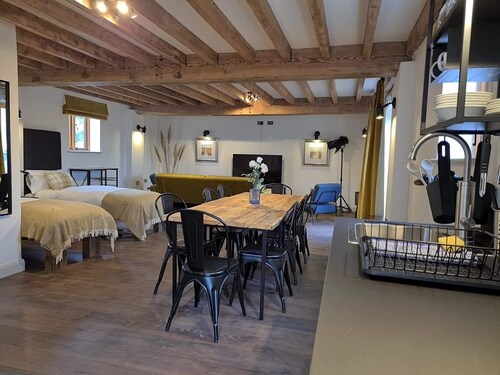 The Bull Pen - Studio Apartment