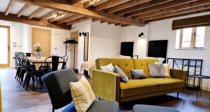 The Bull Pen - Studio Apartment