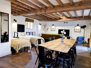 Dining - The Bull Pen - Studio Apartment (Ashby-de-la-Zouch)