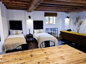 Room - The Bull Pen - Studio Apartment (Ashby-de-la-Zouch)