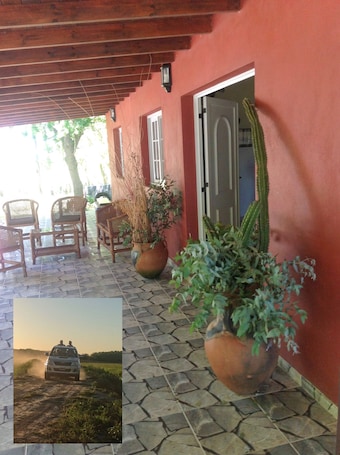 Entrada al alojamiento. El Pantanal Nature Lodge