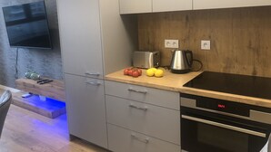 茶具/咖啡用具、冰箱、微波炉、烤箱