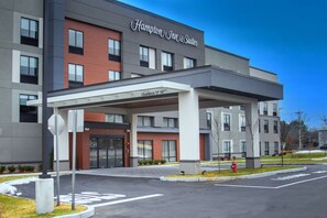 Exterior - Hampton Inn & Suites North Attleboro (North Attleboro)