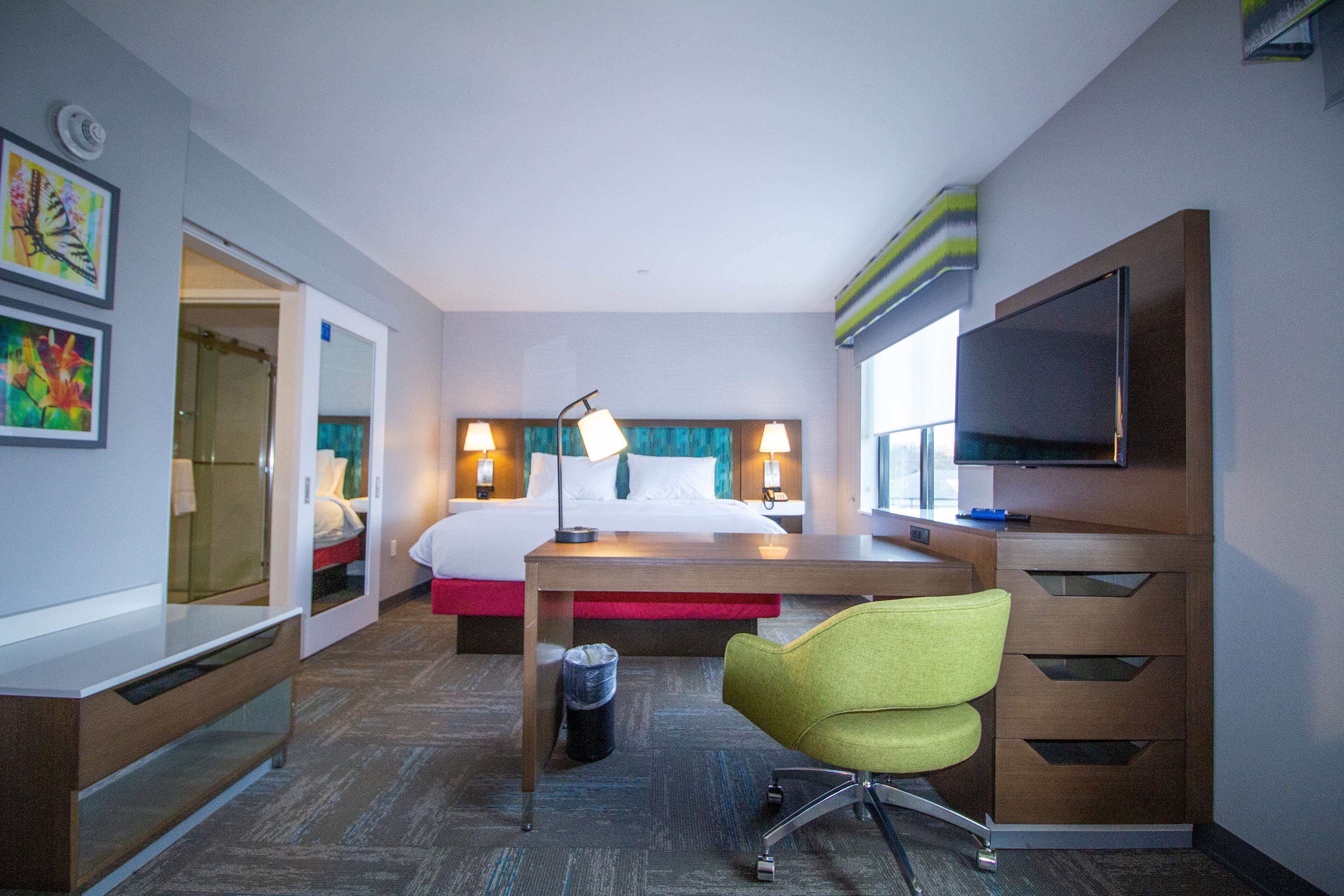 premium bedding, pillow-top beds, in-room safe, desk