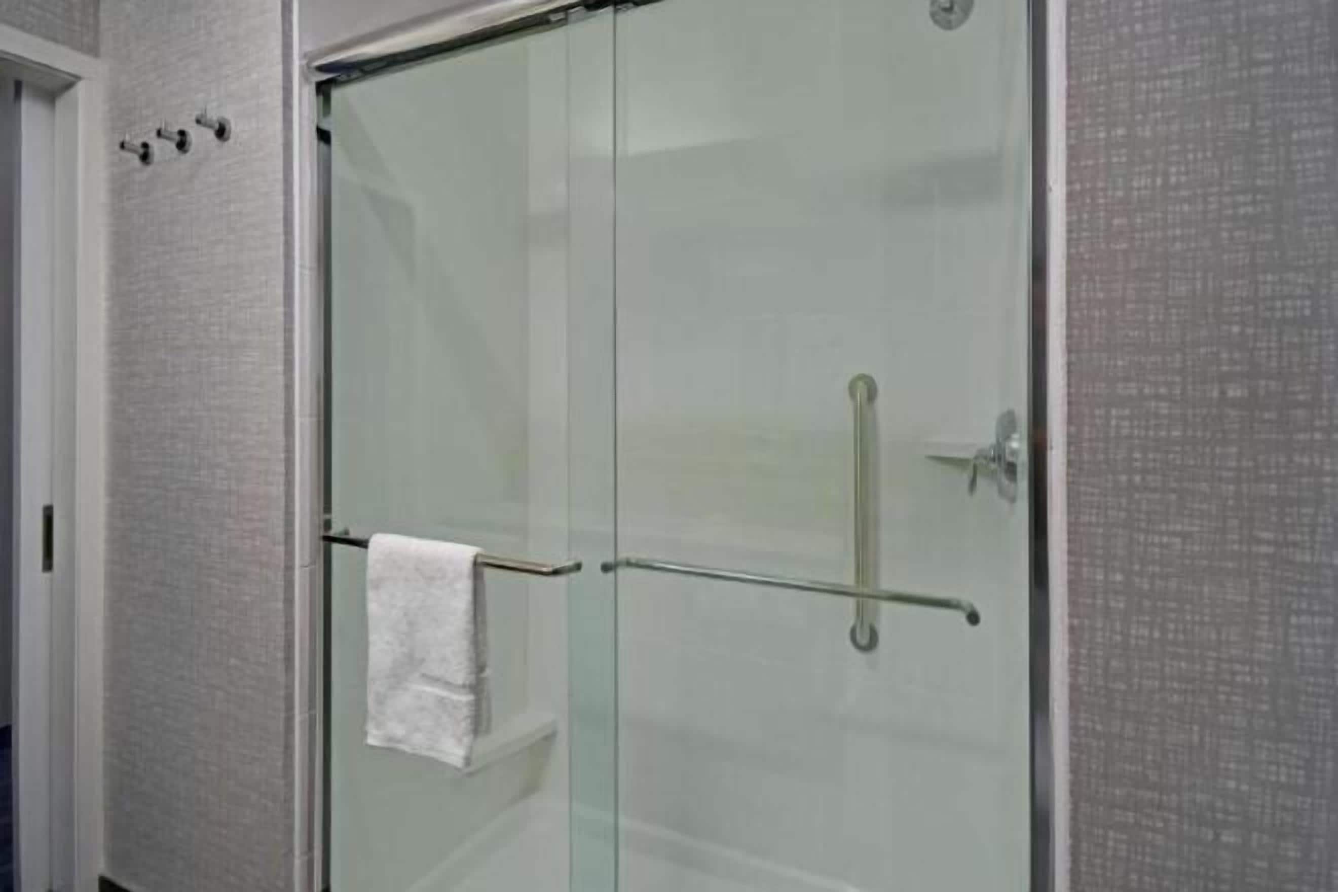 Badrum | Hårtork och handdukar