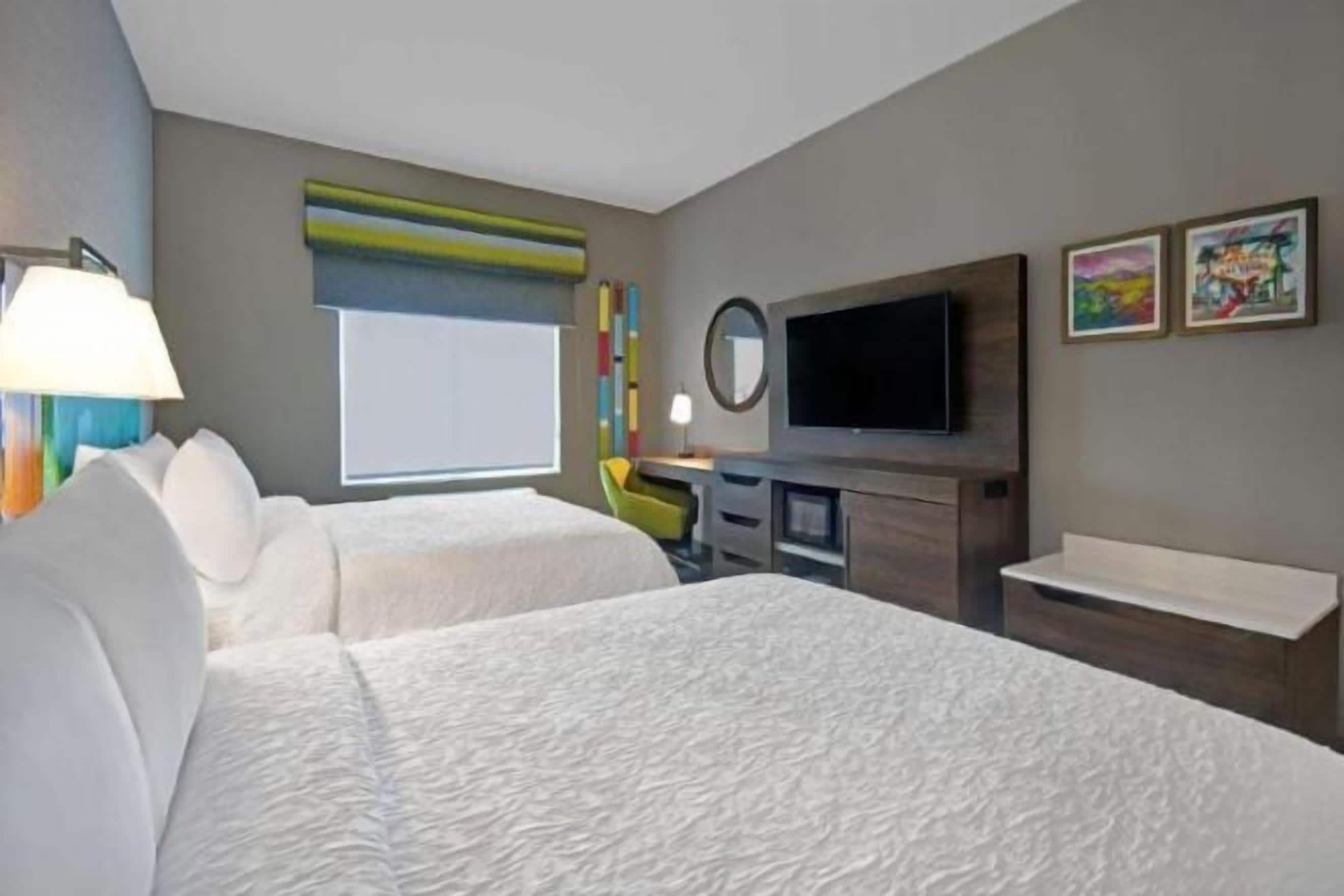 Duntäcken, mörkläggningsgardiner och strykjärn/strykbräda